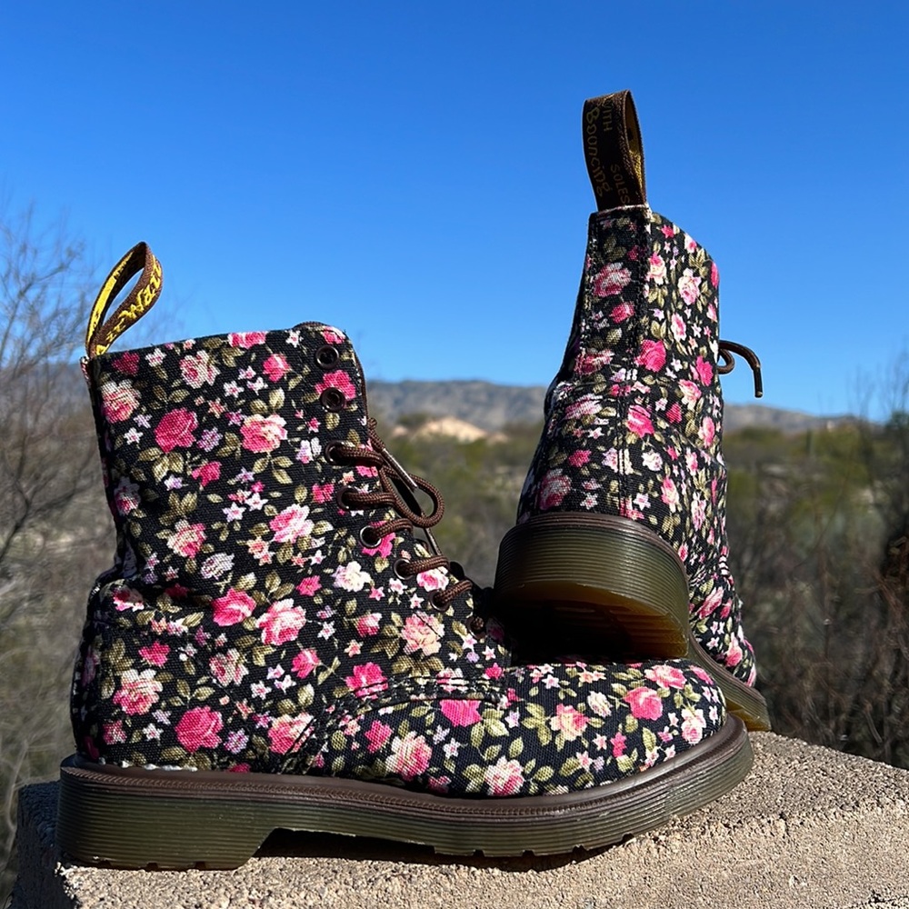 🌸 Dr. Martens Colorful Rose Floral Canvas Boots 🌸